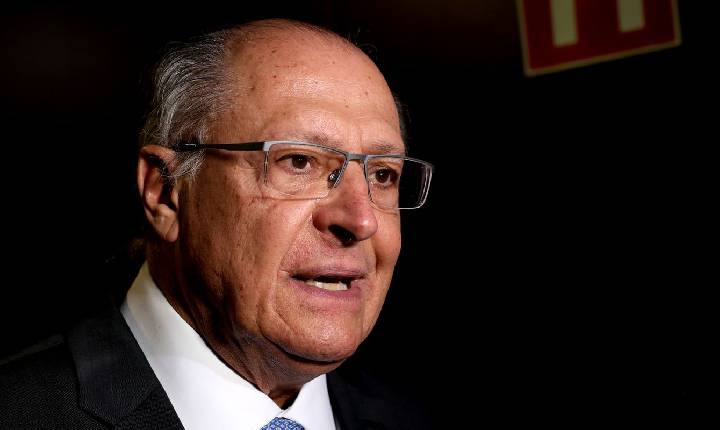 Governo prioriza abastecimento e segurar preço do diesel, diz Alckmin