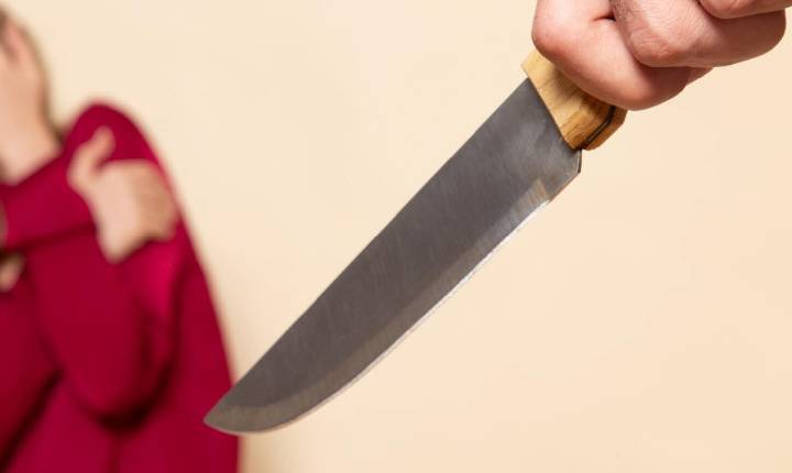 HOMEM FICA FERIDO APÓS SER ATINGIDO POR GOLPES DE FACÃO EM PINHÃO