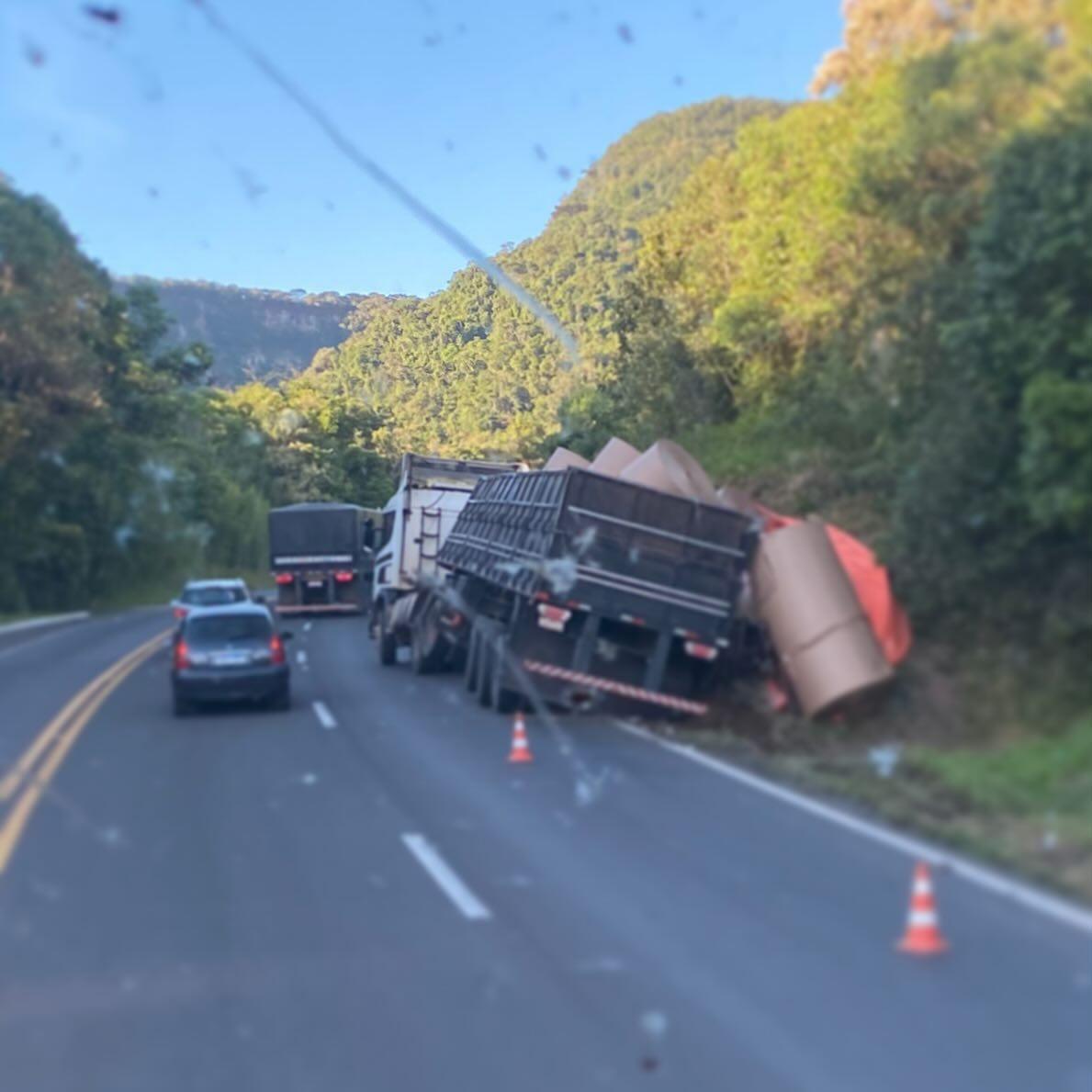 Cuidado! Derramamento de carga na BR 277 entre Prudentópolis e Guarapuava