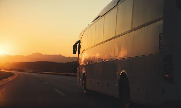 Homens armados assaltam ônibus na BR-373, em Candói