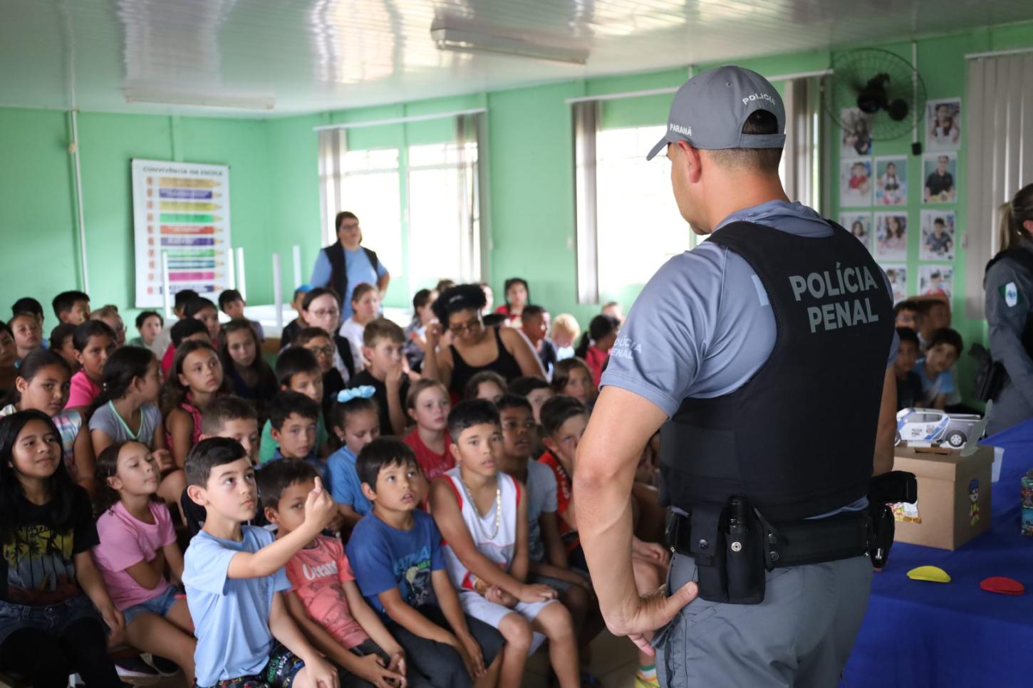Escola Dionísio Kloster participa de ação de sensibilização contra a violência infantil