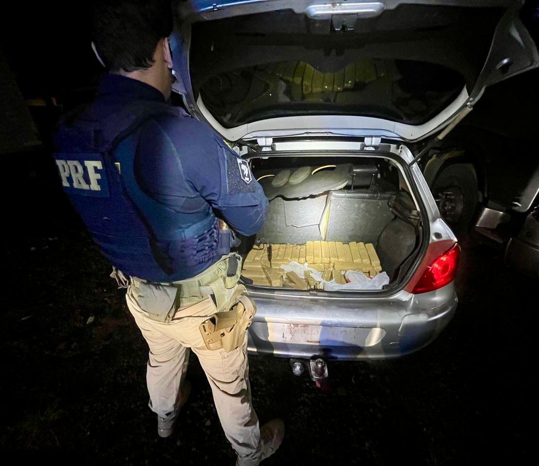 Polícia Rodoviária Federal apreende 80Kg de maconha em Guarapuava após fuga do condutor 