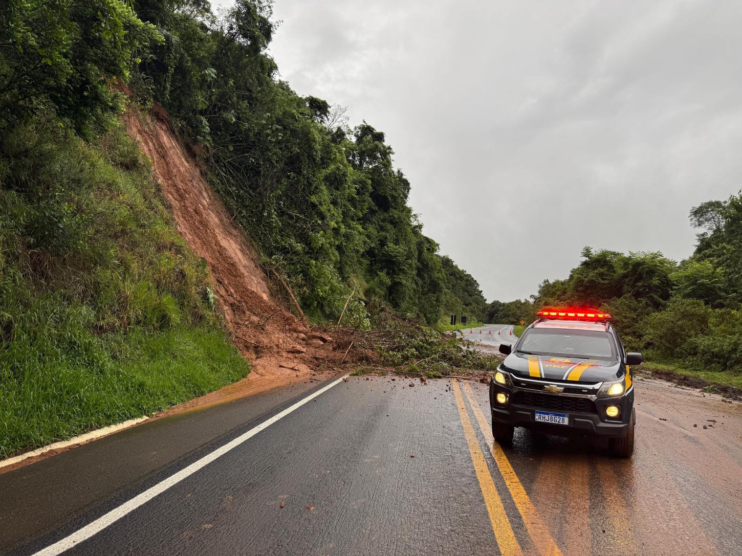 Serra da Esperança: BR-277 segue interditada