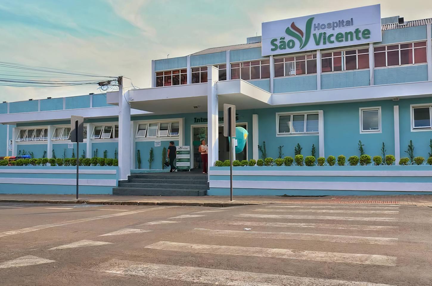 Criança que nasceu com 25 semanas e 585 gramas recebe alta da UTI Neonatal do Hospital São Vicente, de Guarapuava