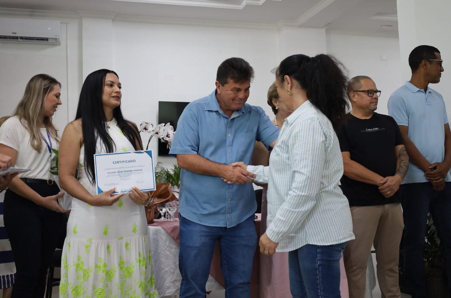 Guarapuava dá posse a 43 diretores de escolas municipais