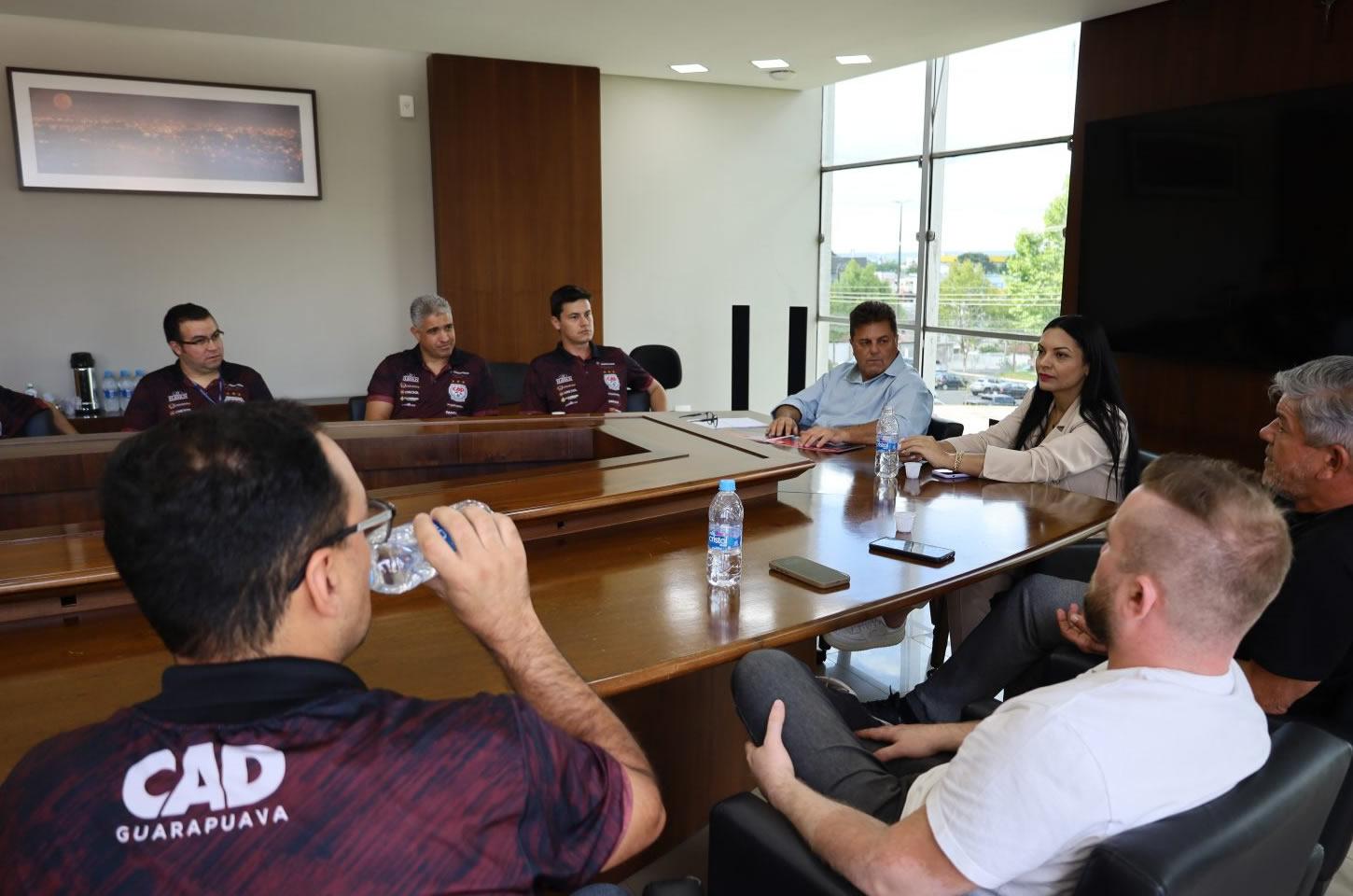 Prefeito e vice-prefeita de Guarapuava reforçam parceria com o CAD para fortalecer o esporte local