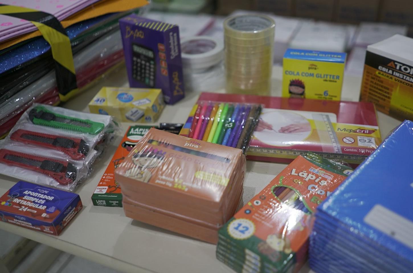 Prefeitura de Guarapuava entrega mais de 5 mil materiais escolares para a rede municipal de ensino
