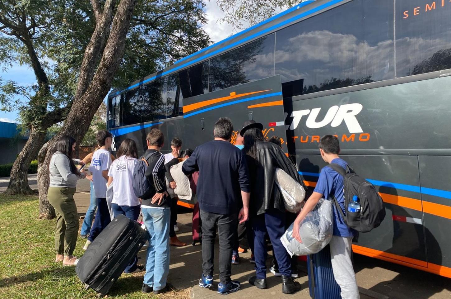 Com apoio da Prefeitura, alunos partem para os Jogos Escolares do Paraná