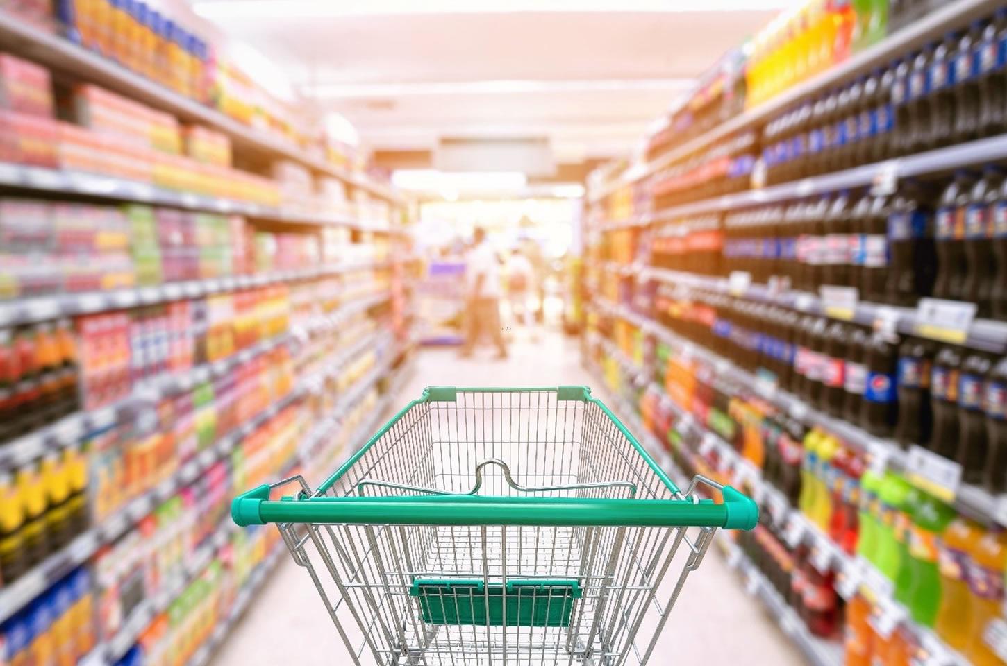 Homem de 65 anos é detido após tentar sair com carrinhos cheios de mercadorias sem pagar em supermercado de Guarapuava