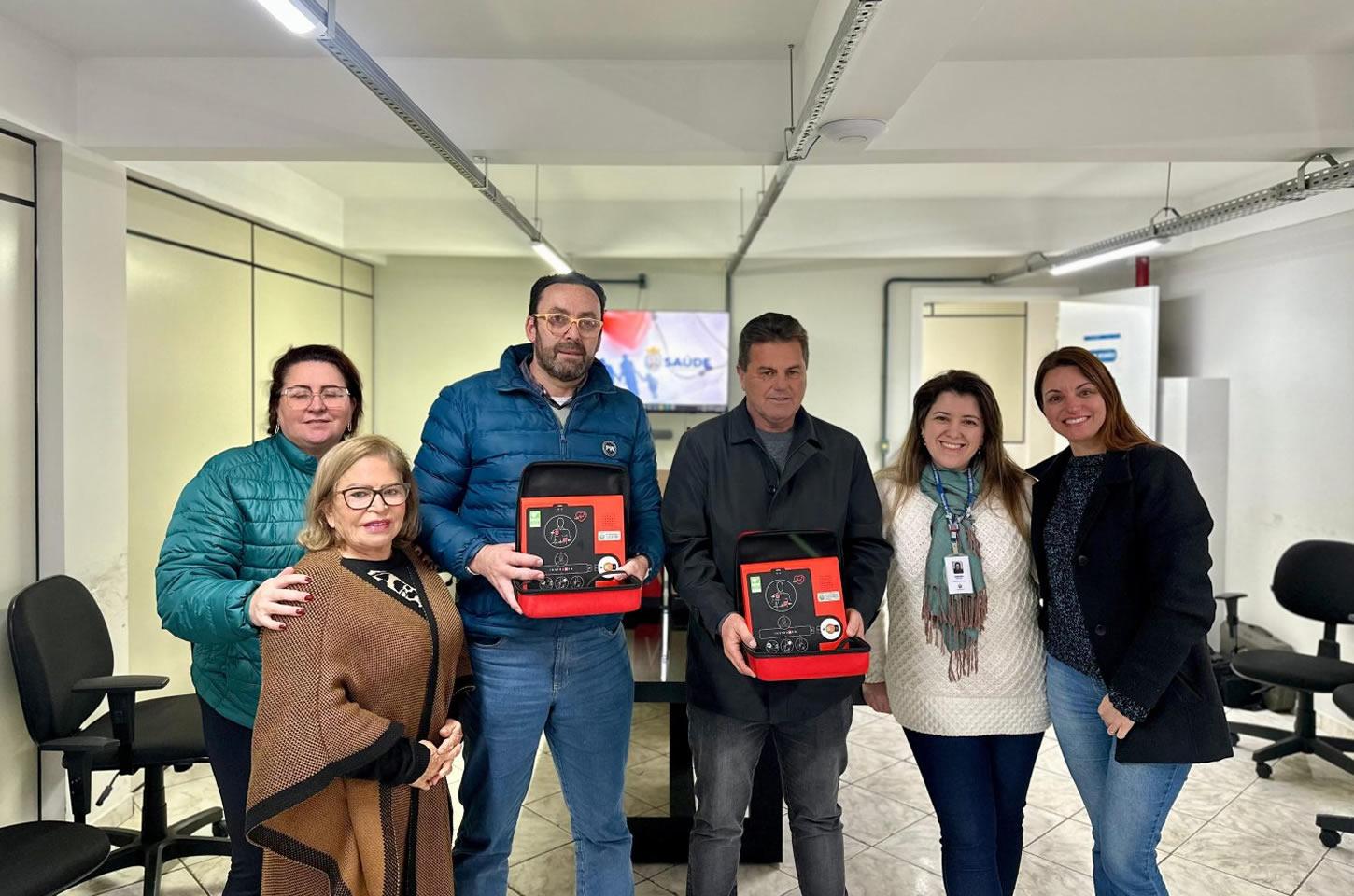 Prefeitura de Guarapuava entrega desfibriladores a Unidades Básica de Saúde (UBS) do Interior