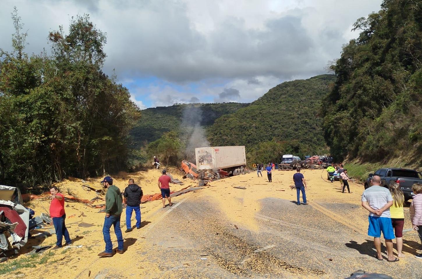 Grave acidente interdita totalmente a BR-277 na Serra da Esperança entre Guarapuava e Prudentópolis
