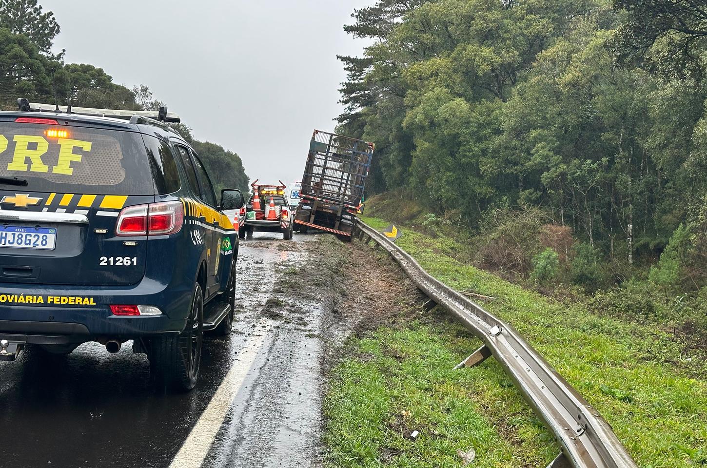 Saída de pista é registrada na BR-277 em Guarapuava