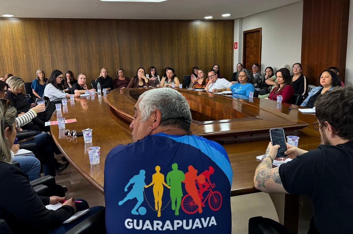 Guarapuava mobiliza entidades e secretarias para organizar o lançamento da campanha Outubro Rosa