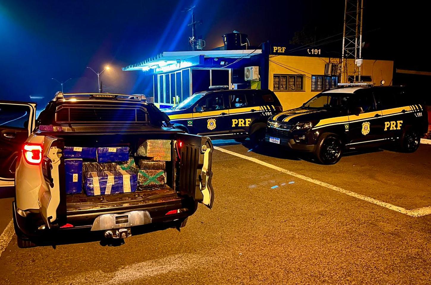 PRF apreende 413 quilos de maconha em Guarapuava após perseguição na BR-277