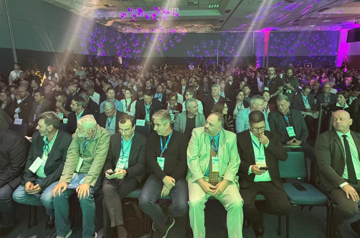 Artagão Júnior participa do I Congresso dos Municípios do Paraná