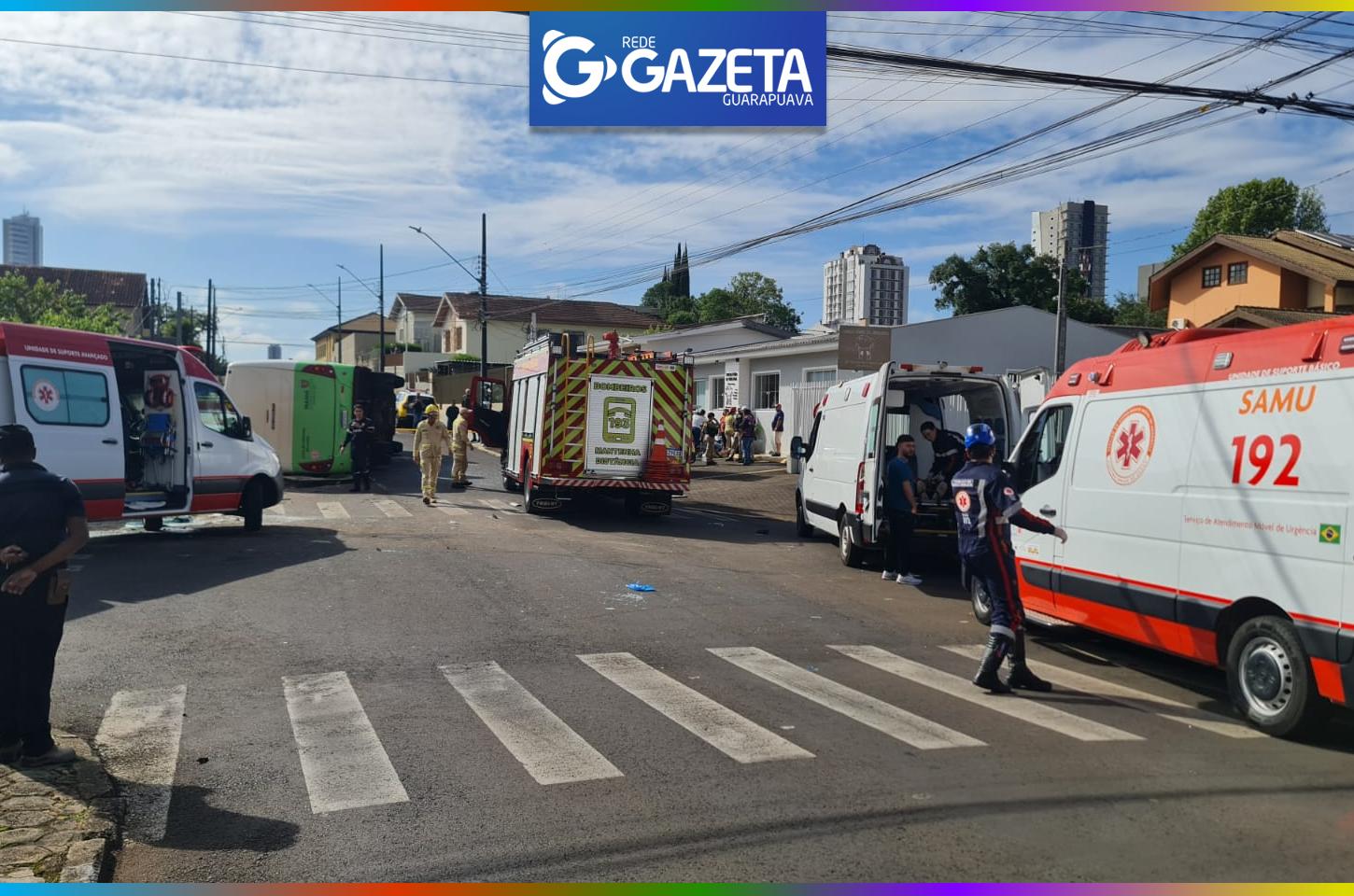 COLISÃO ENTRE CAMINHÃO E ÔNIBUS DEIXA VÁRIOS FERIDOS EM GUARAPUAVA