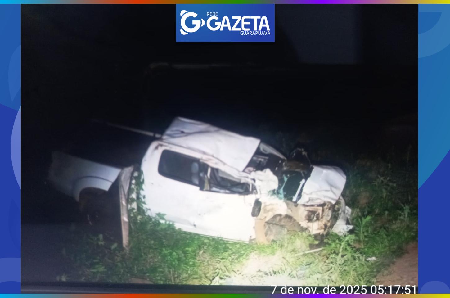Colisão entre Hilux e trator deixa homem em estado grave na PRC-456, em Palmital