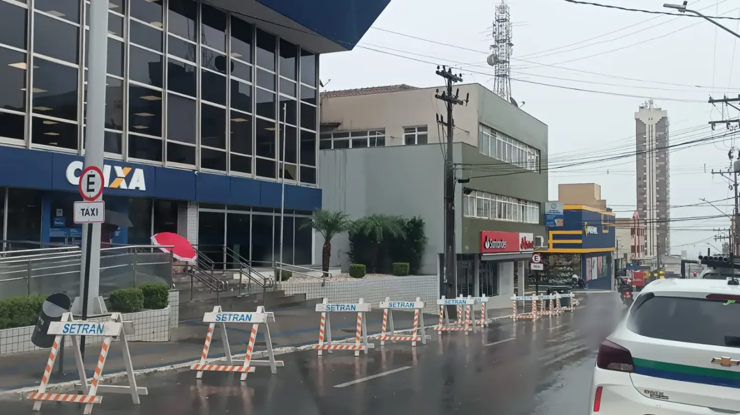 Vagas de táxi em frente à Caixa terão mudança temporária a partir desta sexta (12)