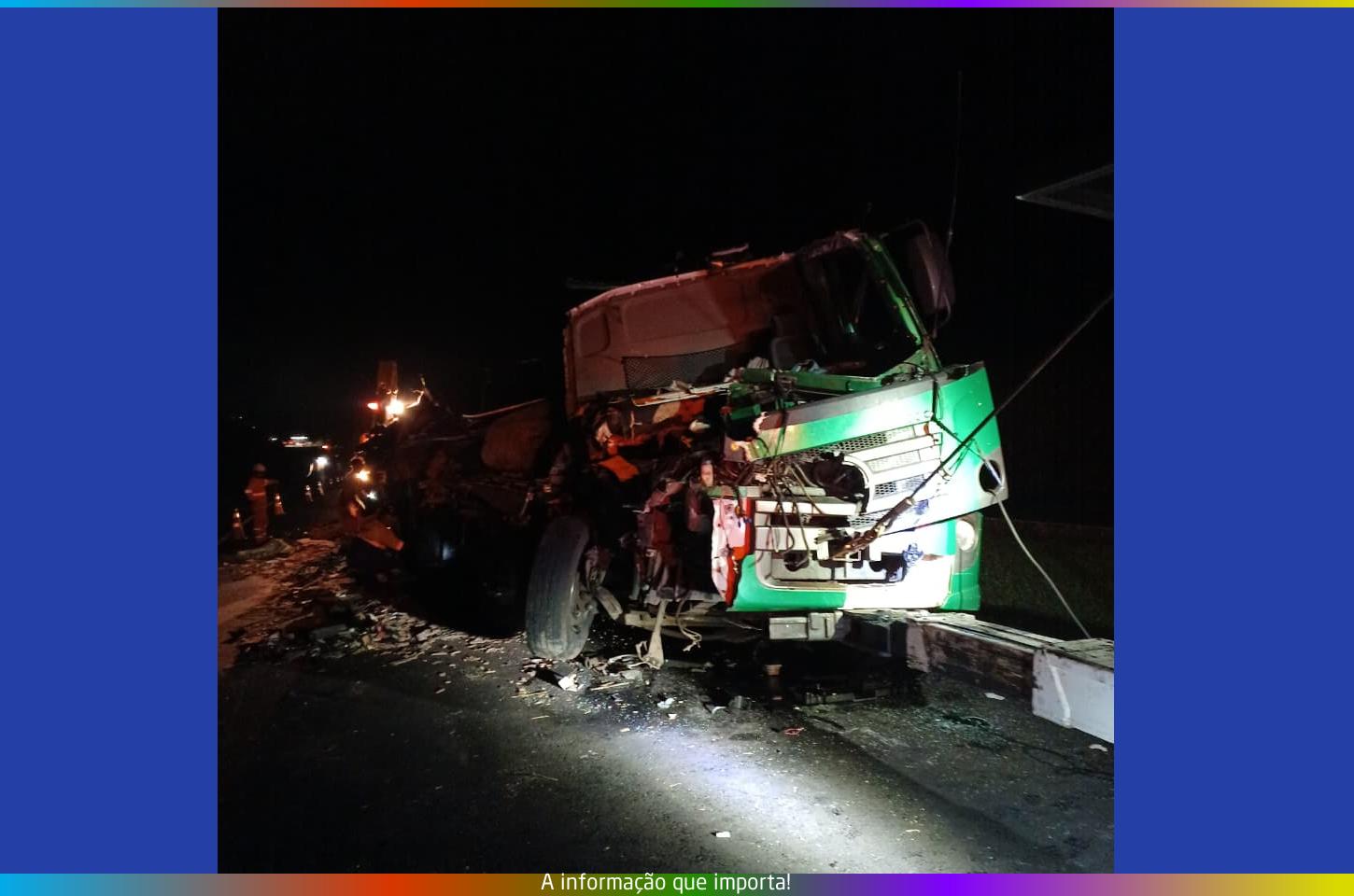 Caminhão com placas de Guarapuava se envolve em acidente na PR-151, em Piraí do Sul