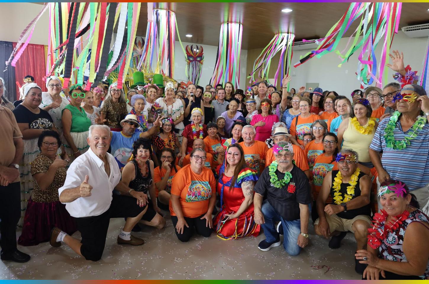 Carnaval dos Idosos reúne grupos da melhor idade em tarde de alegria no Centro do Idoso