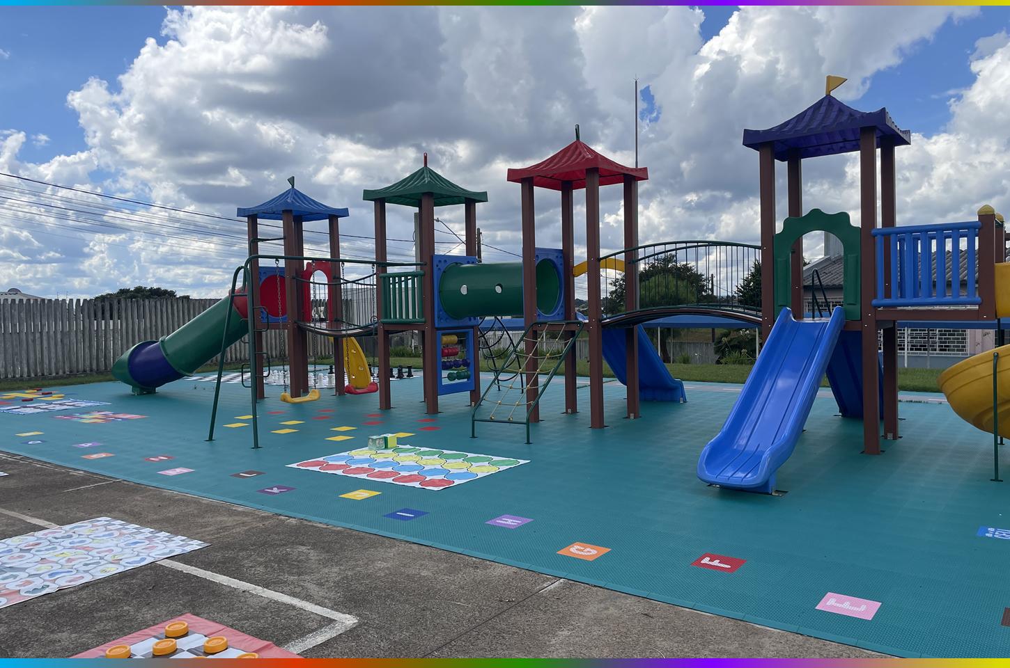Escola de Guarapuava recebe novo piso tátil e materiais pedagógicos para ampliar segurança e aprendizado