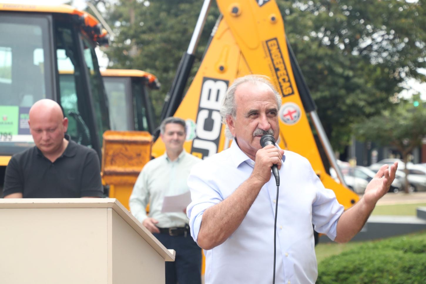 PRA FRENTE, CASCAVEL | Município reforça frota da agricultura com novas máquinas