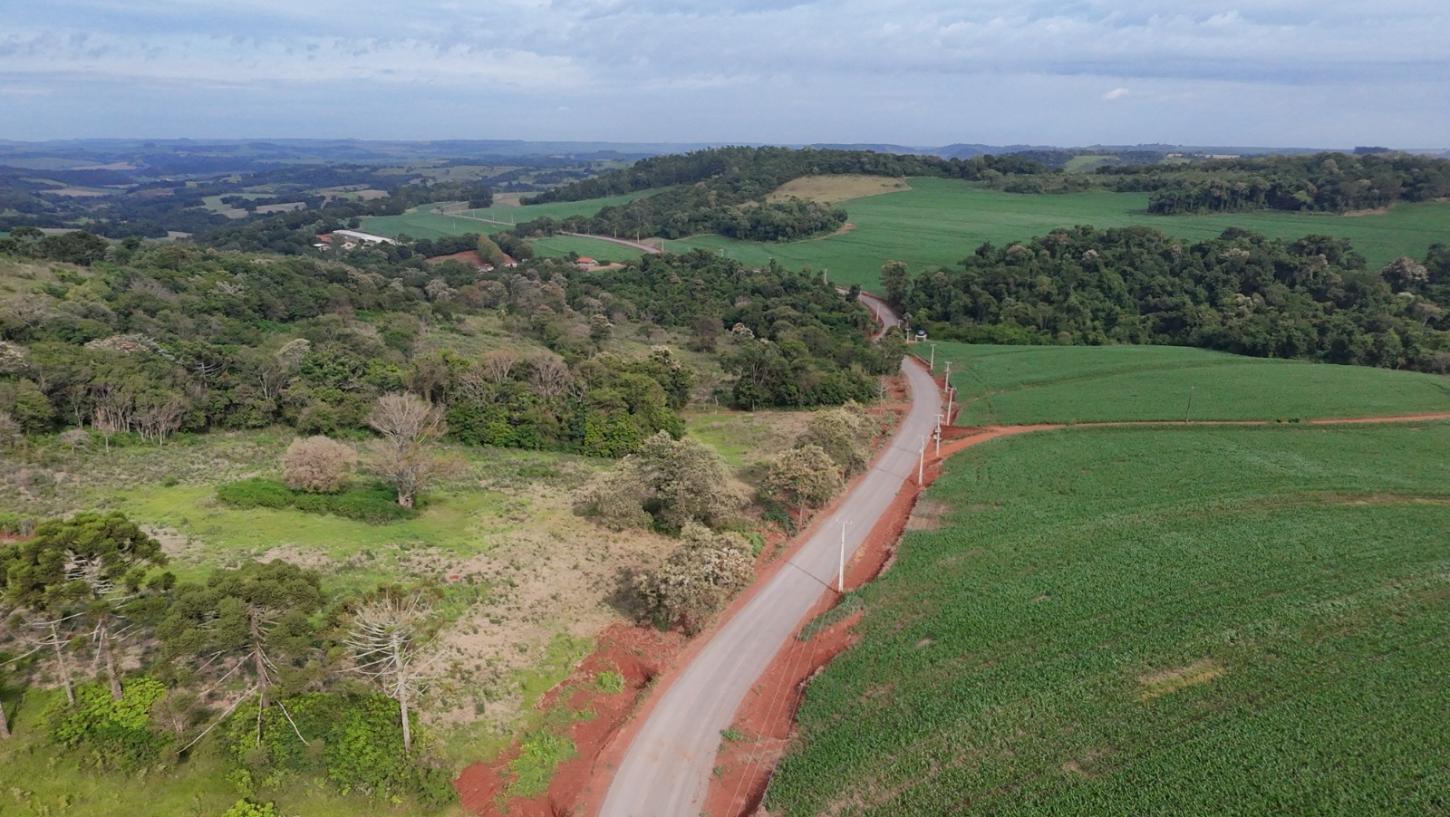 Prefeitura entrega pavimentação de estrada rural no distrito de São Salvador