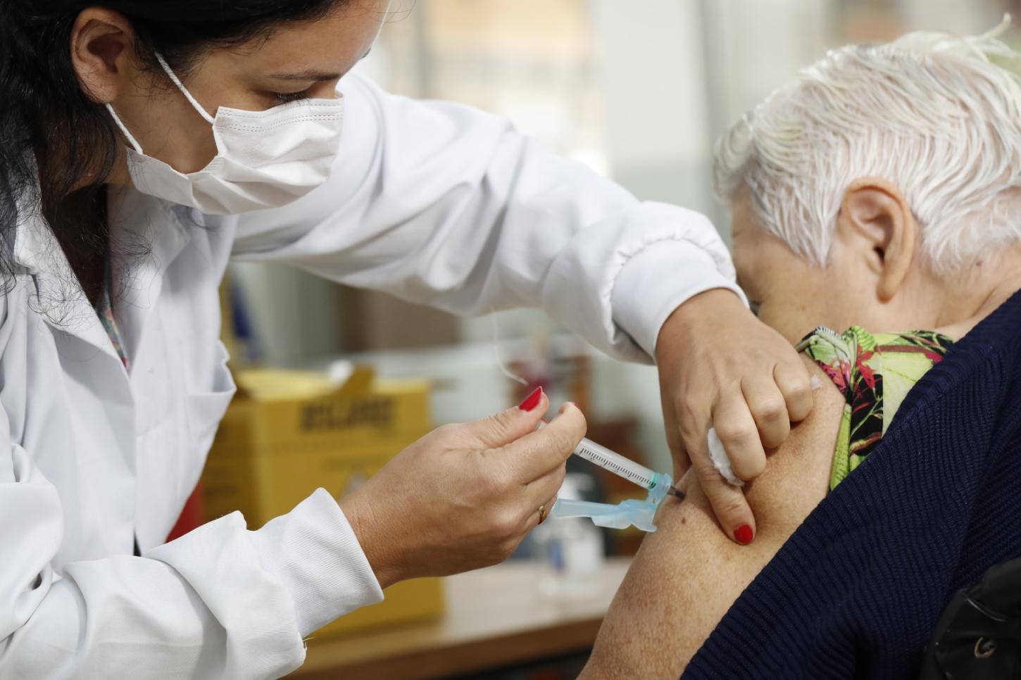 Prefeitura de Cascavel inicia campanha de vacinação contra gripe com 
