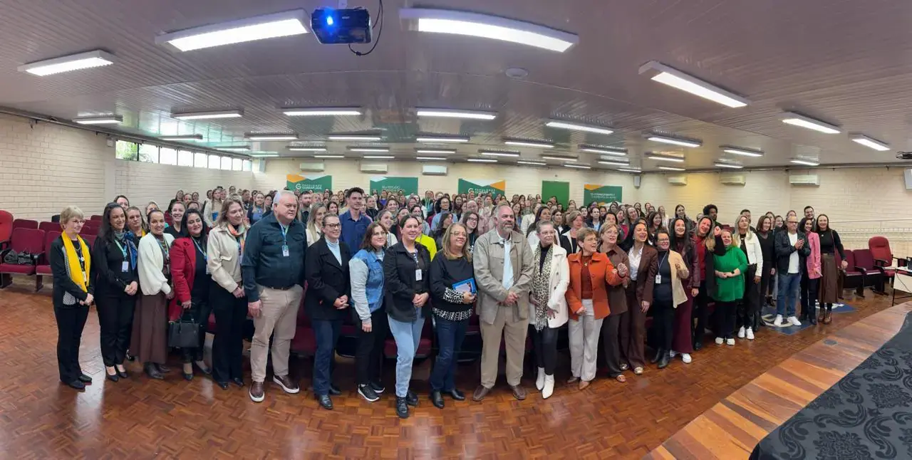 Educação de Guarapuava homenageia professores e escolas destaque pelos resultados que colocam o município em evidência no Paraná e no Brasil