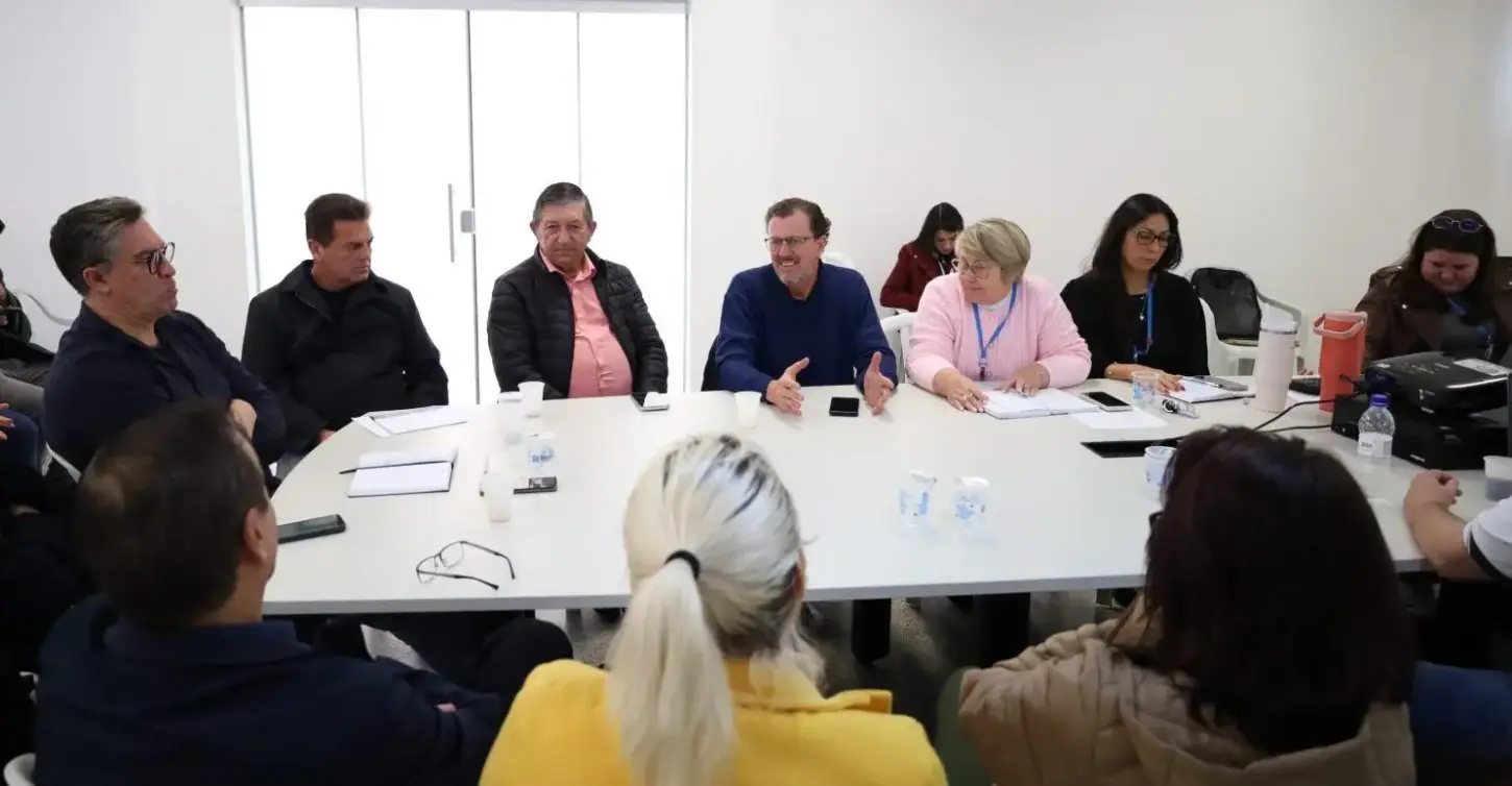 Prefeito Denilson Baitala e secretário de Saúde Guto Klosowski participam da Assembleia da 5ª Regional de Saúde