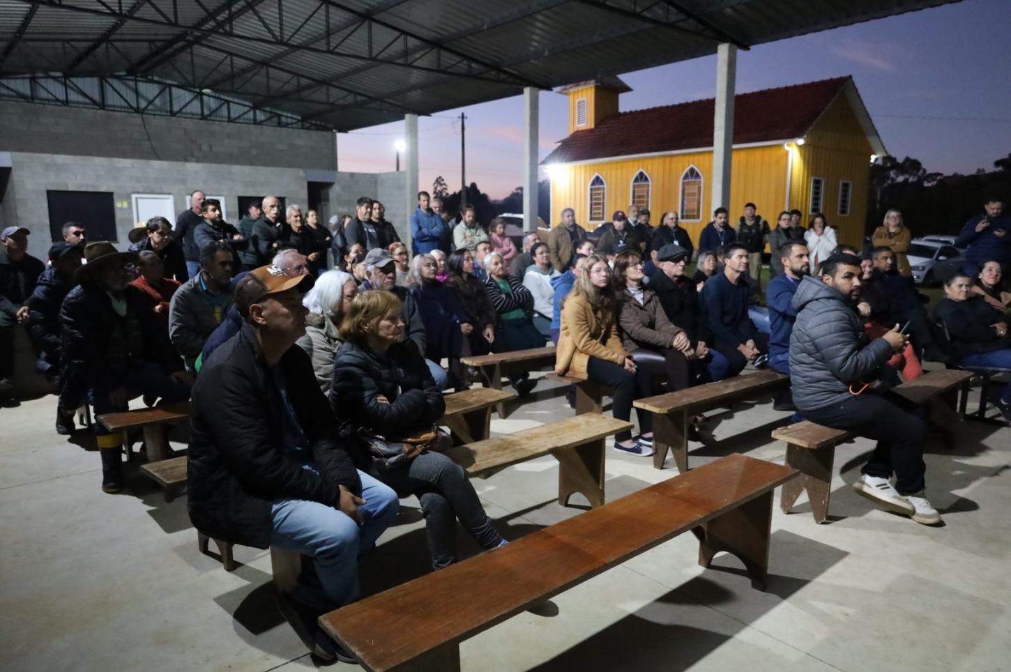 Comunidade de Faxinal do Saltinho recebe assinatura da ordem de serviço para implantação de rede de abastecimento de água