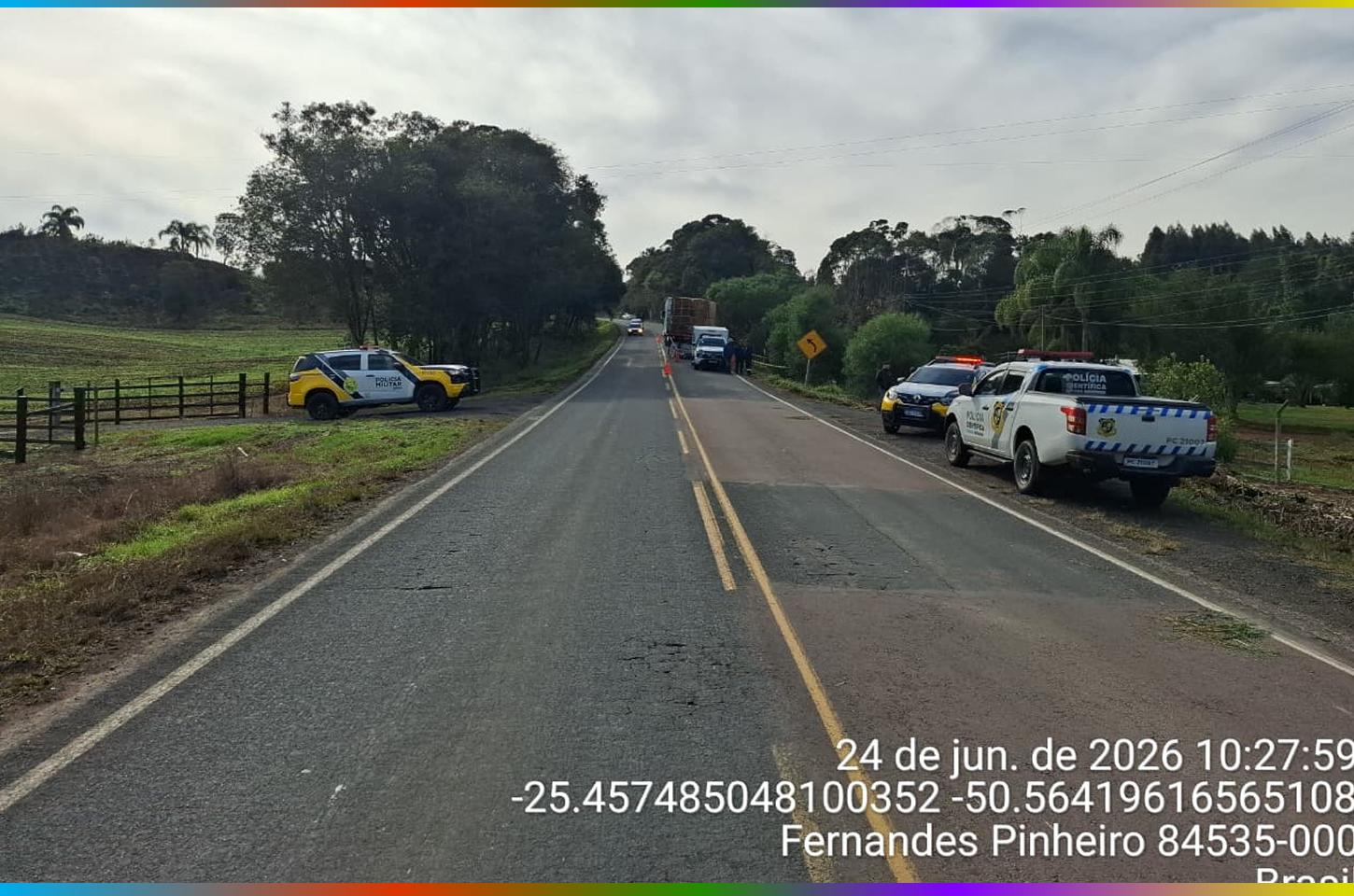 Motociclista morre após colidir contra caminhão parado na PR-438, em Fernandes Pinheiro