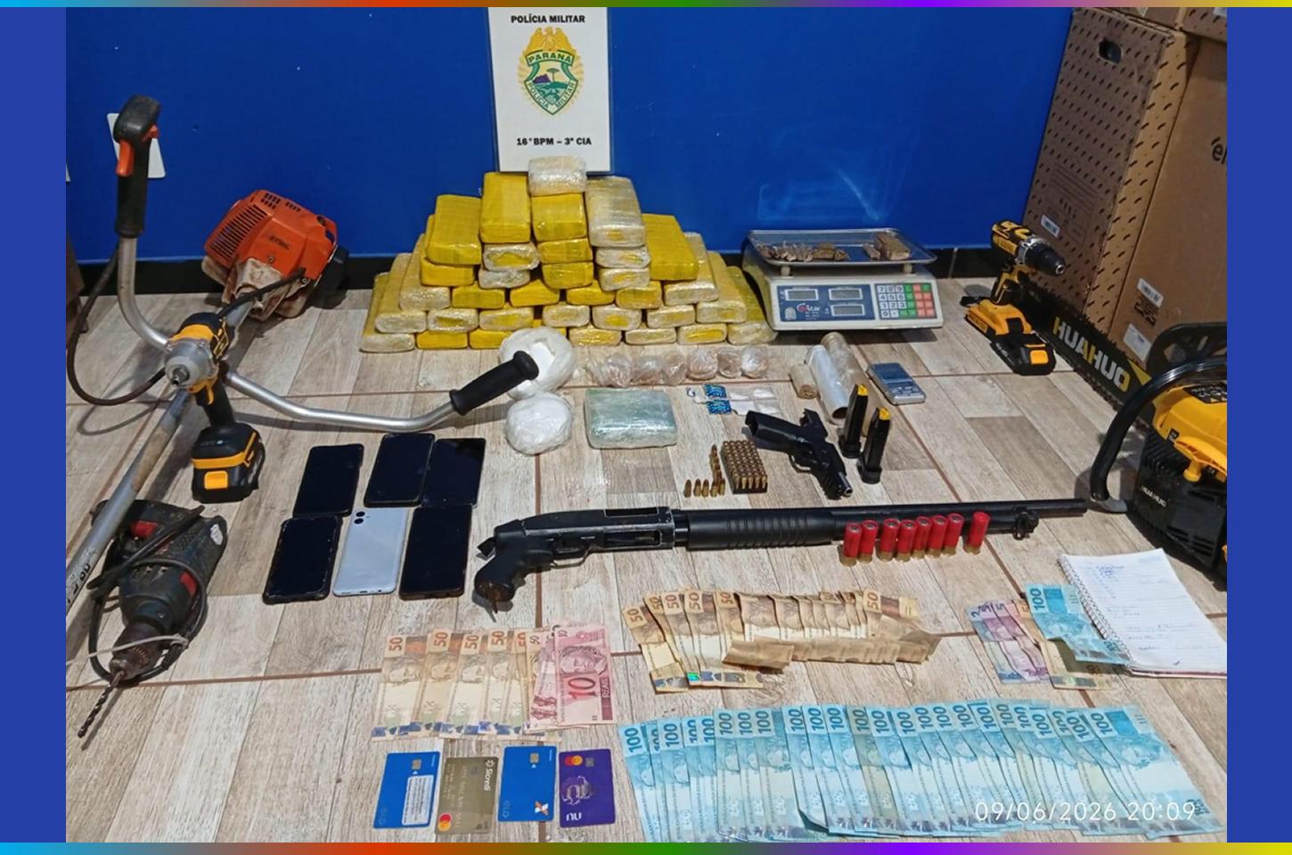  Operação da PM apreende mais de 27 quilos de drogas, armas e prende quatro suspeitos
