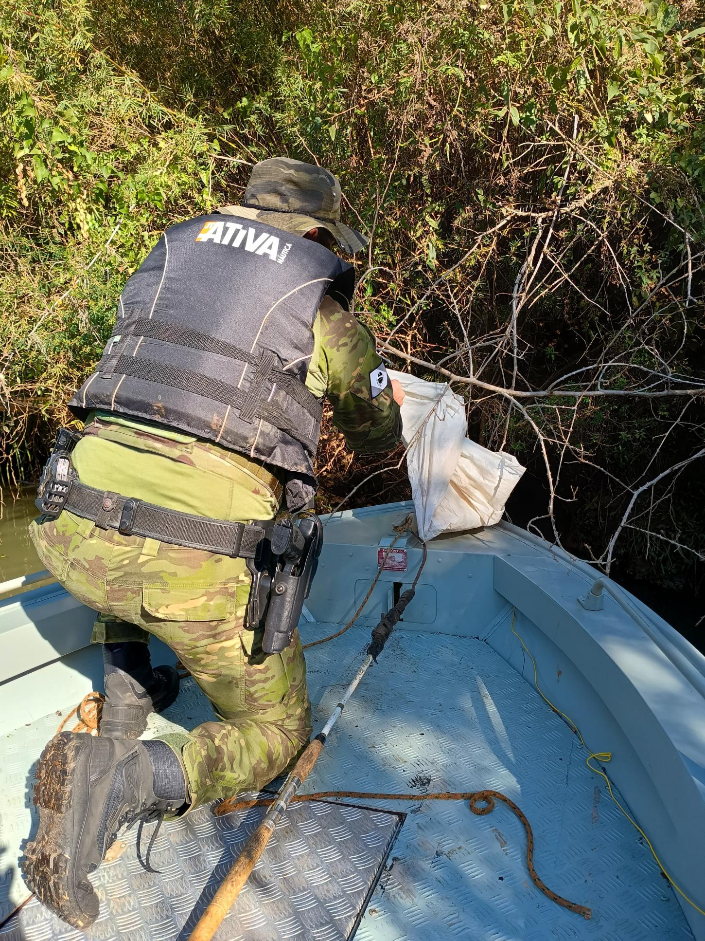 POLÍCIA AMBIENTAL PARTICIPA DE AÇÃO DE LIMPEZA E CONSCIENTIZAÇÃO AMBIENTAL EM GUARAPUAVA