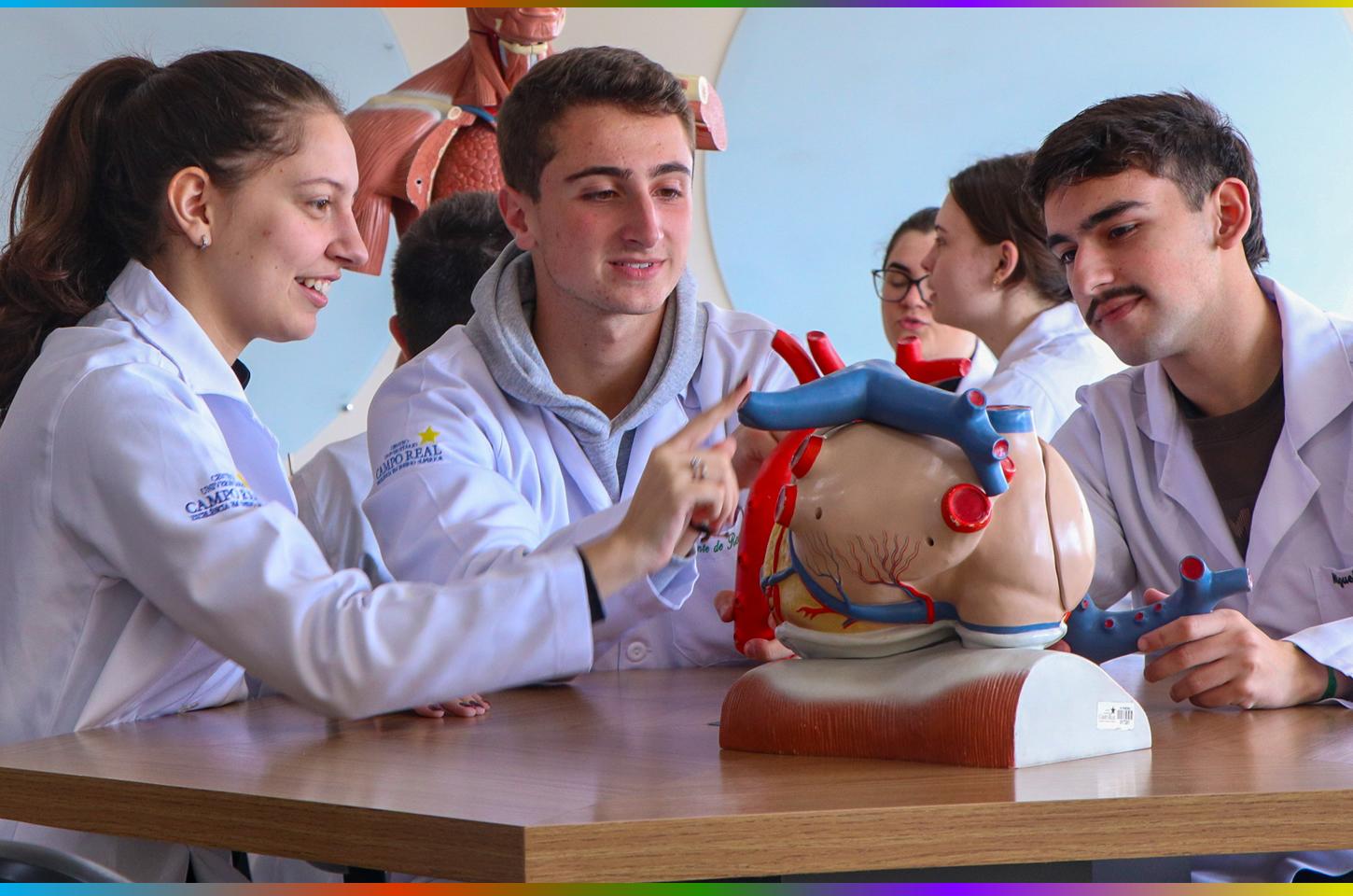 Medicina Campo Real é destaque nacional no Enamed