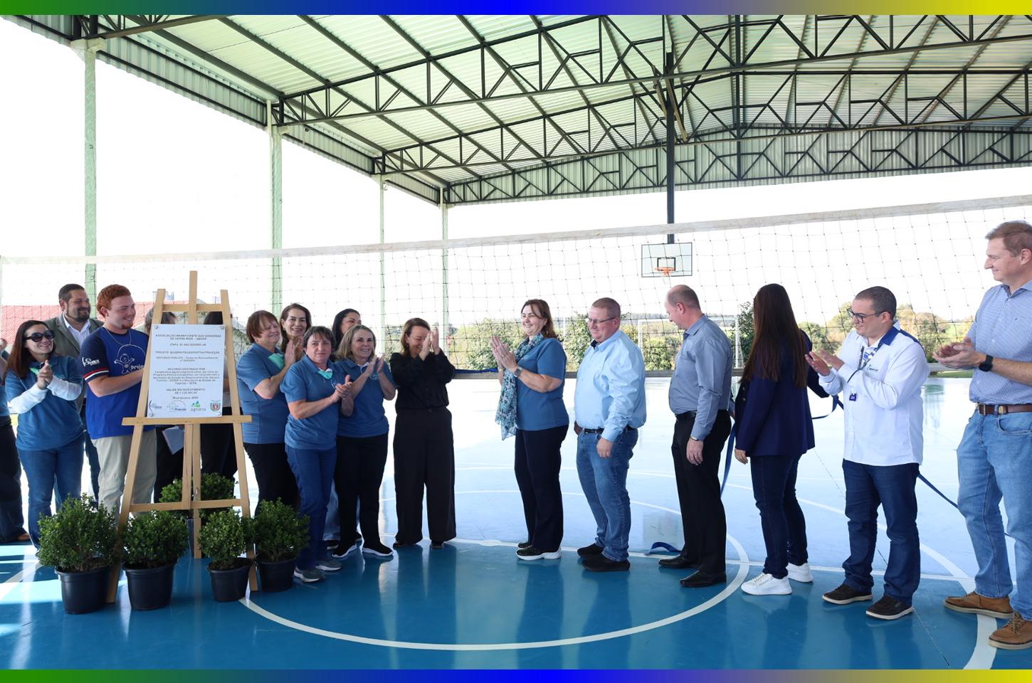 Nova quadra amplia atividades esportivas para 500 crianças e adolescentes em Entre Rios