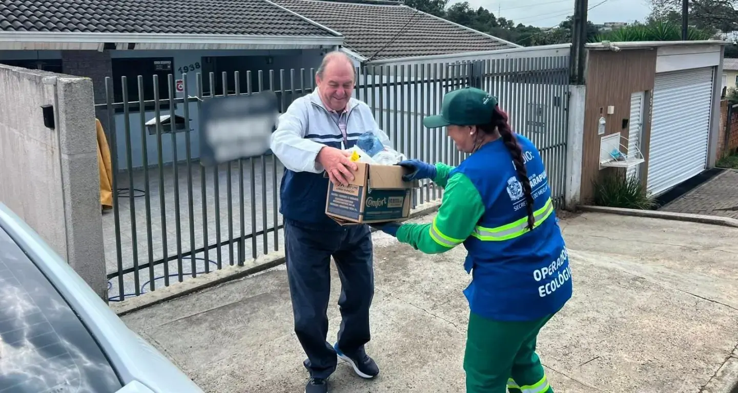 Segundo dia de retomada da coleta seletiva tem caminhões nas ruas e participação dos moradores