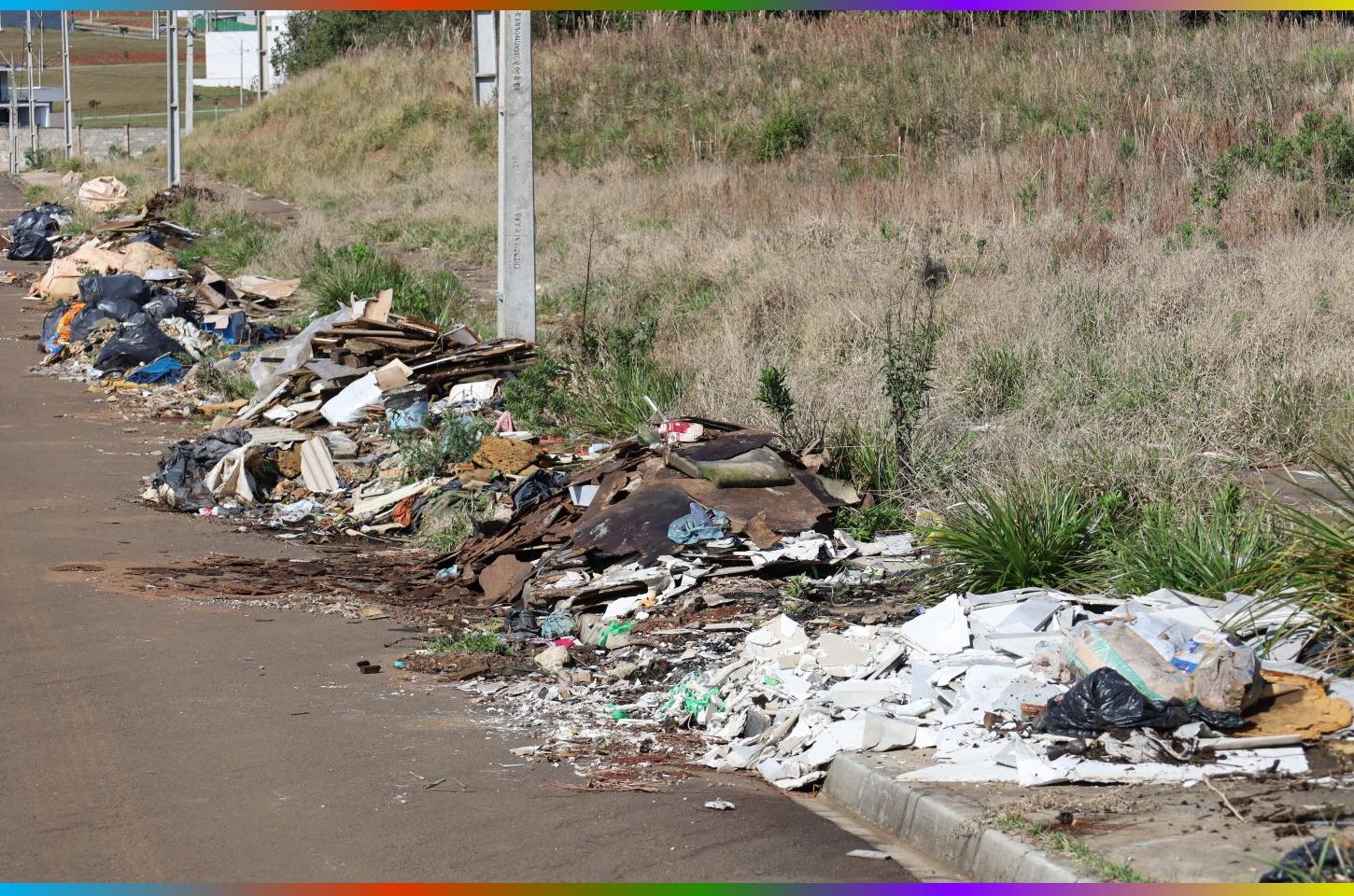 SURG realiza limpeza de ponto de descarte irregular próximo ao Residencial 2000
