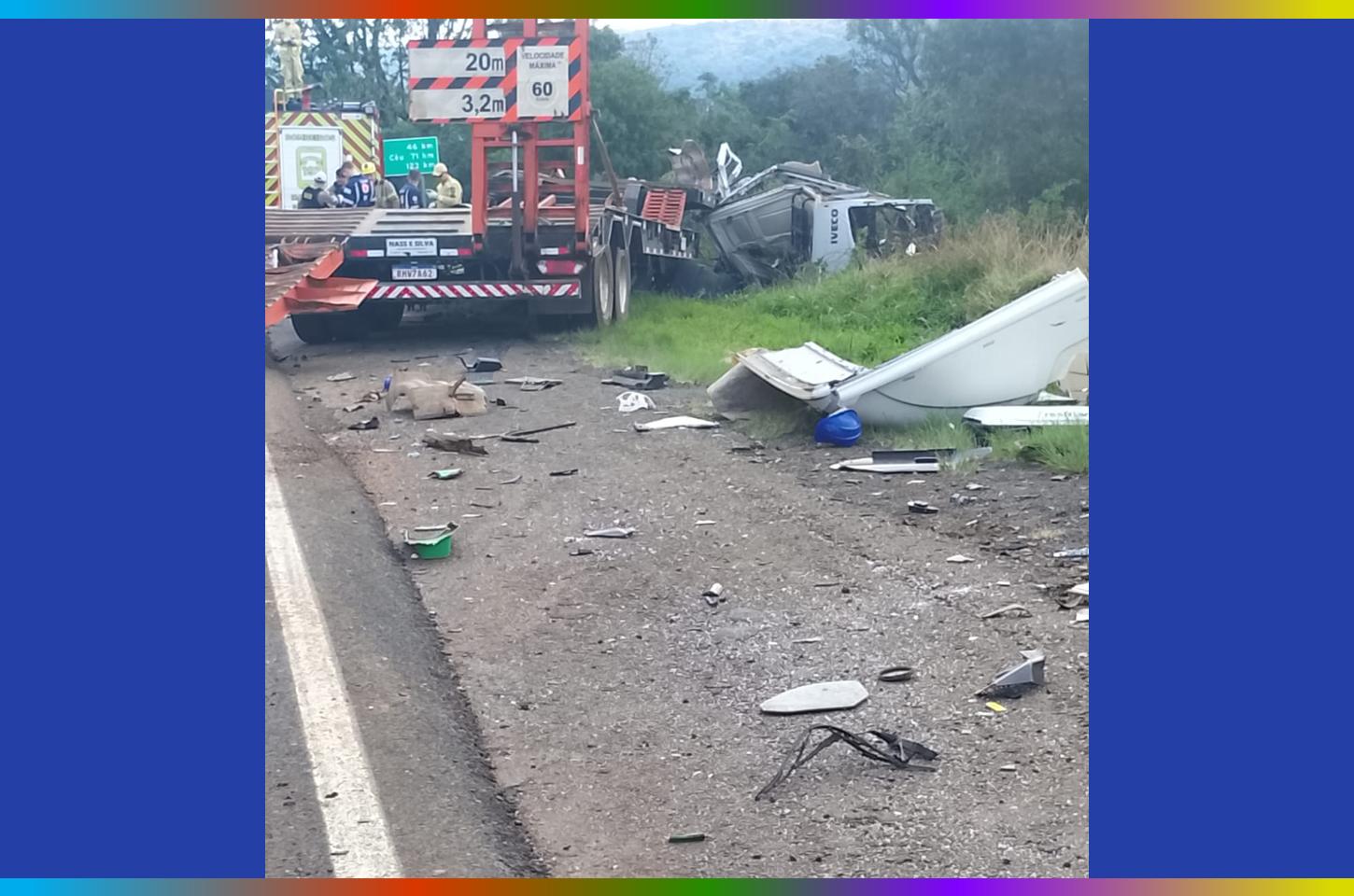 Acidente entre três caminhões deixa motorista morto na PR-170, em Guarapuava