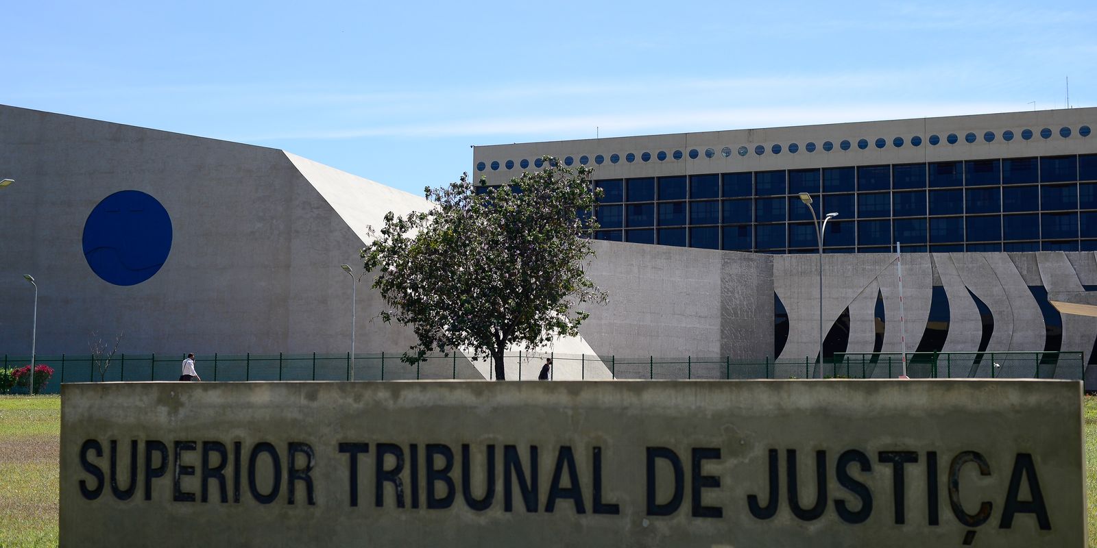STJ suspende processos sobre aluguel de curta temporada em condomínios