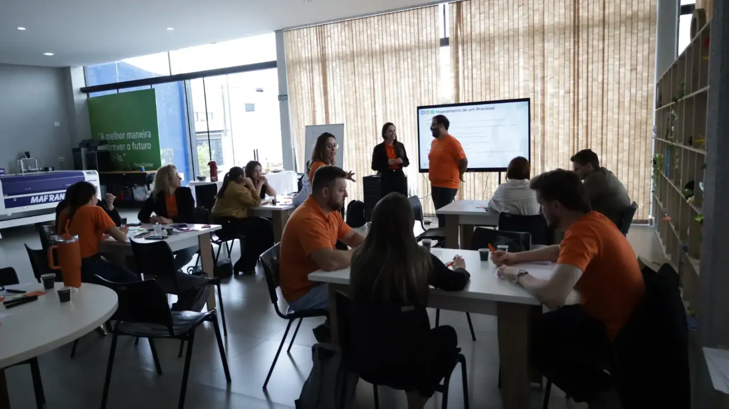 Coworking municipal recebe formação de líderes da Cresol e fortalece parcerias para inovação