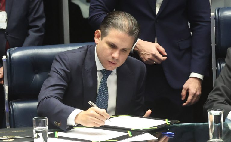 Motta determina adoção imediata da nova escala de trabalho na Câmara dos Deputados