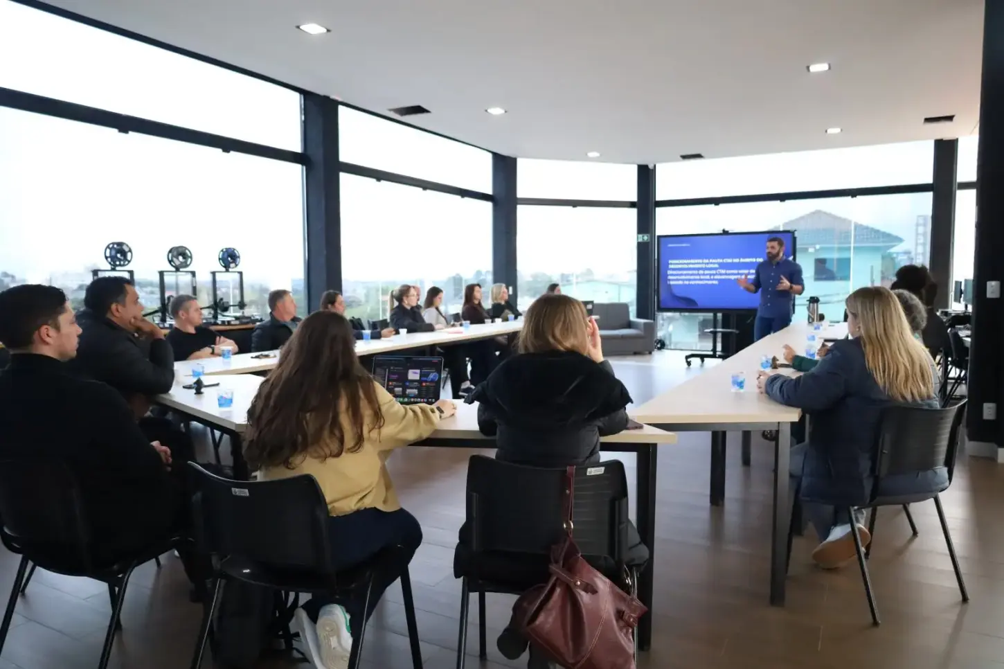 Secretaria de Ciência, Tecnologia e Inovação recebe visita técnica de representantes de Pinhais para troca de experiências em inovação nesta terça-feira (06)
