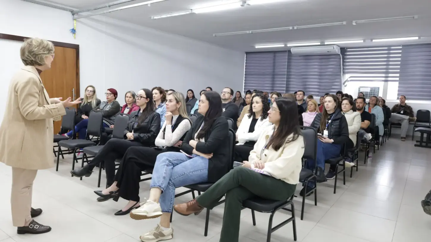 Secretaria de Saúde promove capacitação sobre entrega voluntária para adoção