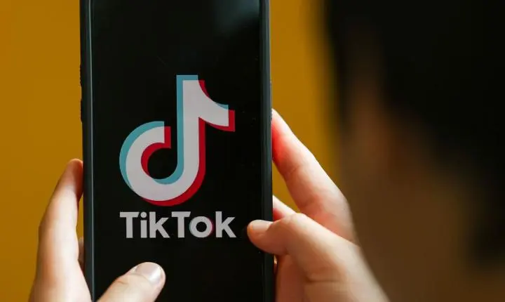 Brasil multa TikTok em R$ 153,7 mi por falhas em dados de adolescentes