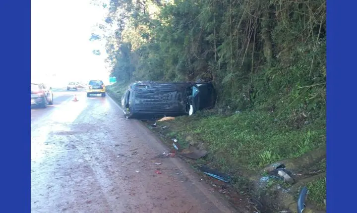 Capotamento na PRC-466 deixa motorista com ferimentos moderados em Turvo