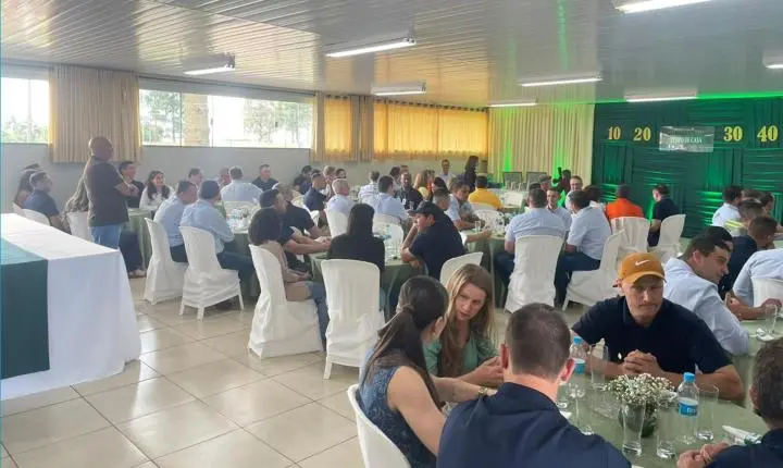 Coamo homenageia colaboradores por décadas de dedicação com o programa “Tempo de Casa”