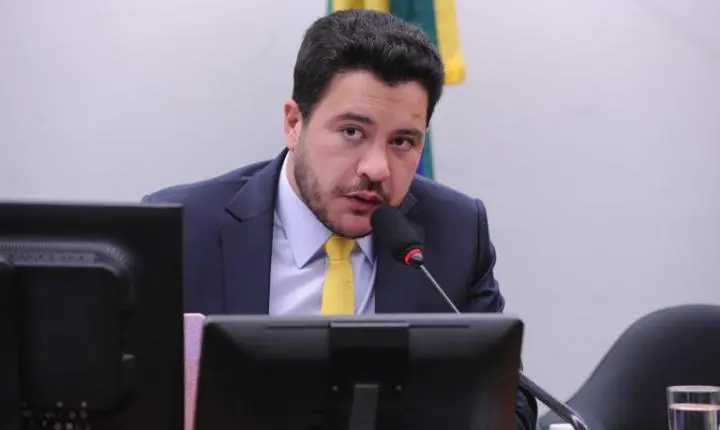 Comissão aprova projeto que amplia mecanismo de ajuste de carbono nas fronteiras
