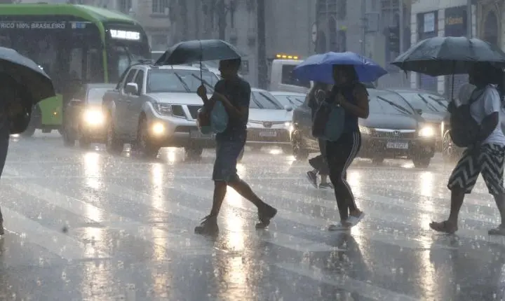 Defesa Civil alerta para chuvas fortes no estado de SP 