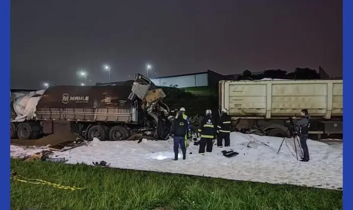 Duas pessoas morrem em acidente com três veículos na BR-277, em Campo Largo